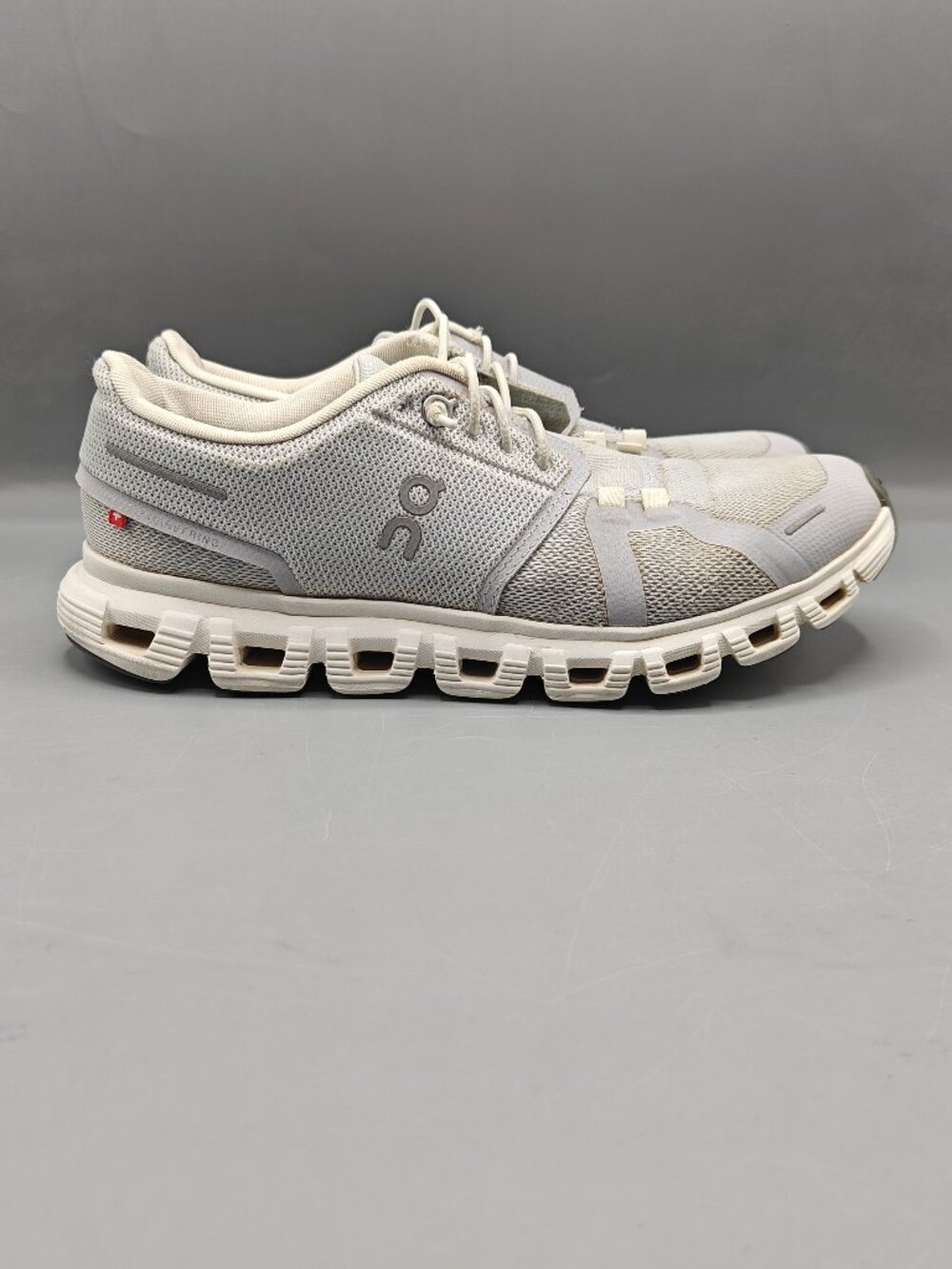 On Cloud 6 Glacier White Running Shoes 3WF10060070 Women's Size 7.5 US Pre-Owned